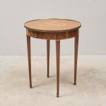 1618 6084 LAMP TABLE